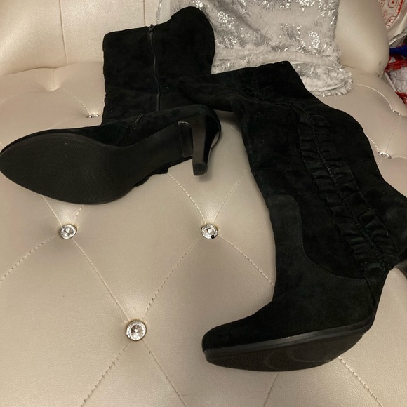 NEW Colin Stuart Black Suede Ruffle Knee High Heeled Boots Size 11M - Picture 7 of 9